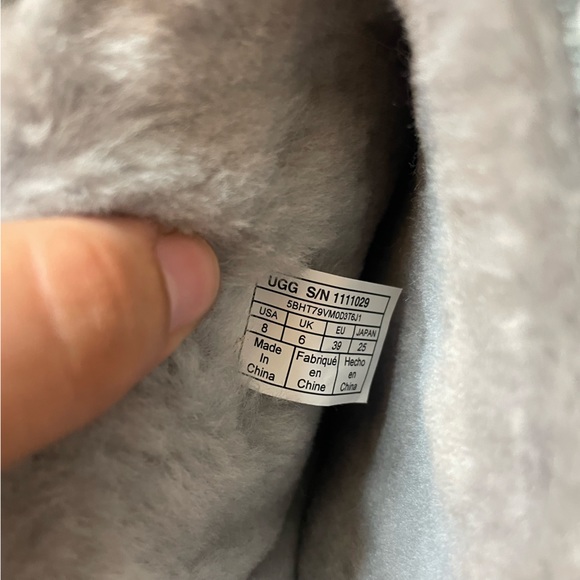 NWOT UGG Classic Short Sequin Stars Boot - Picture 8 of 10